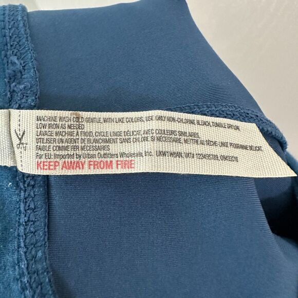 Free People Movement Turnout Cross Front Waist Turnout Legging Capri Blue Medium - Picture 7 of 7